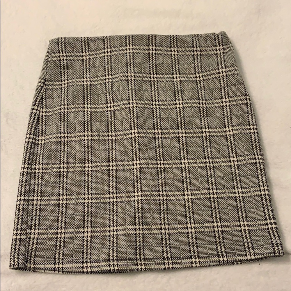 Forever 21 plaid black & white skirt!!